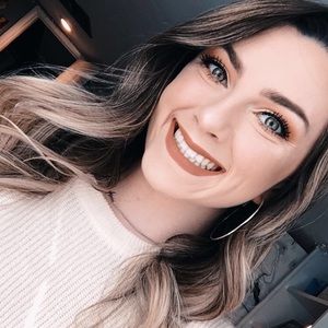 Meet your Posher, Claire
